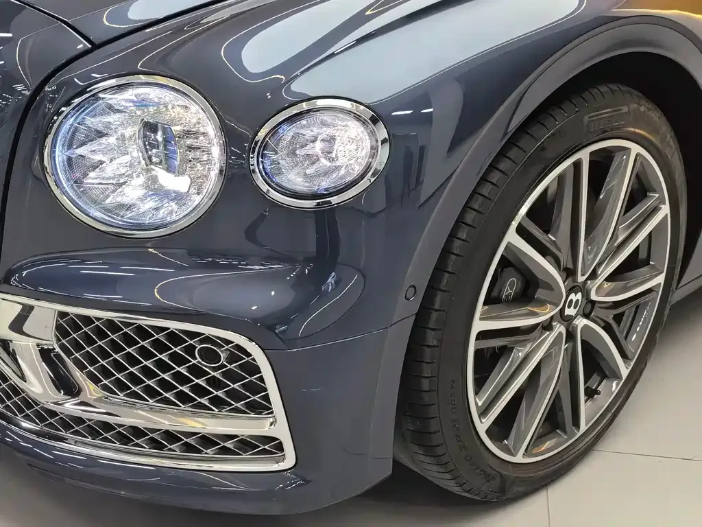 Bentley Flying Spur — фото 10