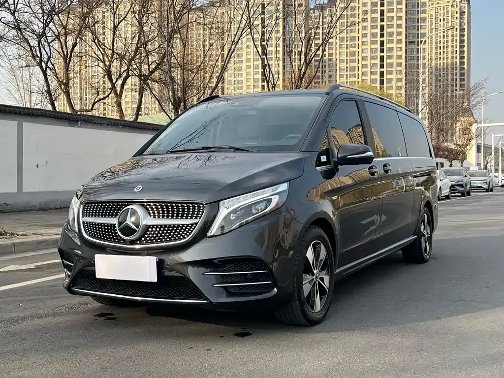 Mercedes-Benz V-Class — фото 1