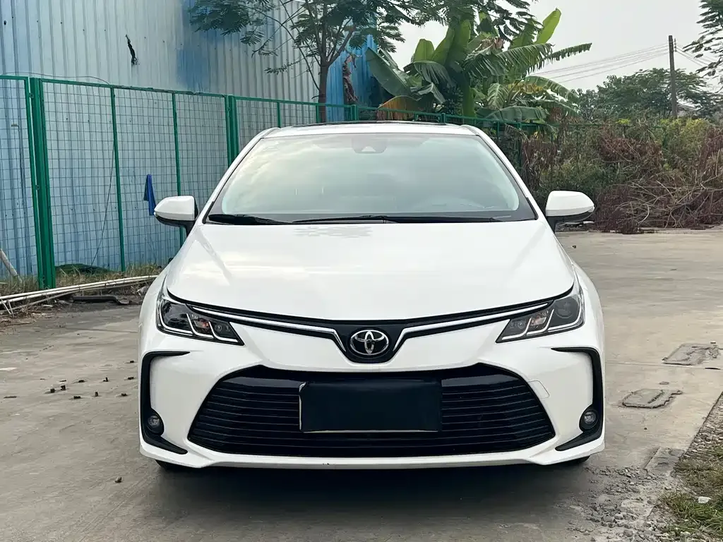 Toyota Corolla — фото 7