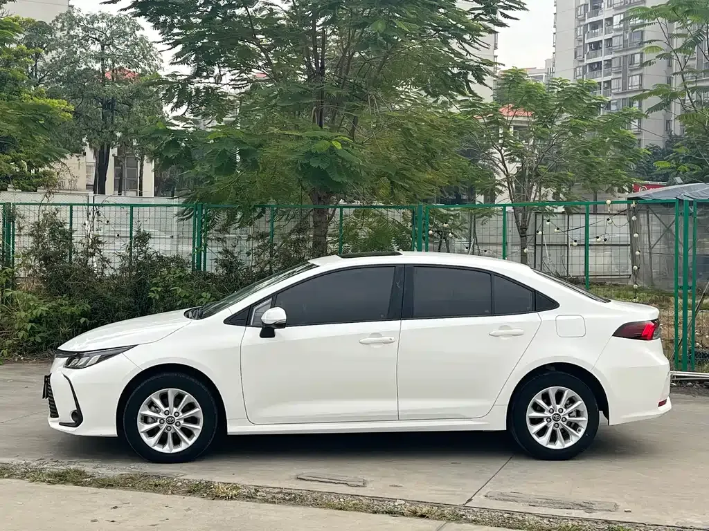Toyota Corolla — фото 5