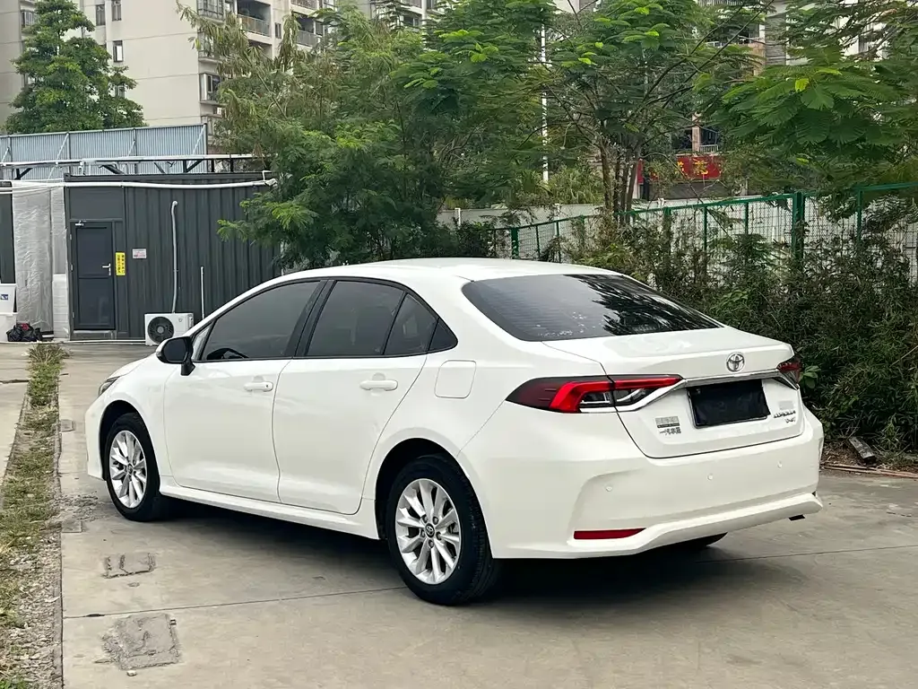 Toyota Corolla — фото 6