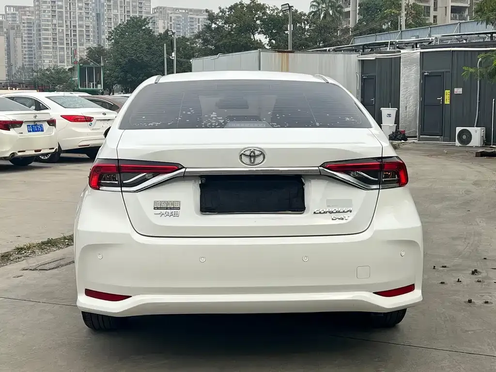 Toyota Corolla — фото 8