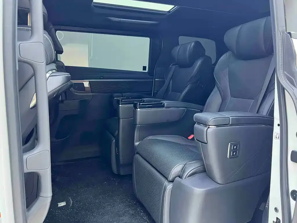Toyota Alphard 2025 из CN, фото 9