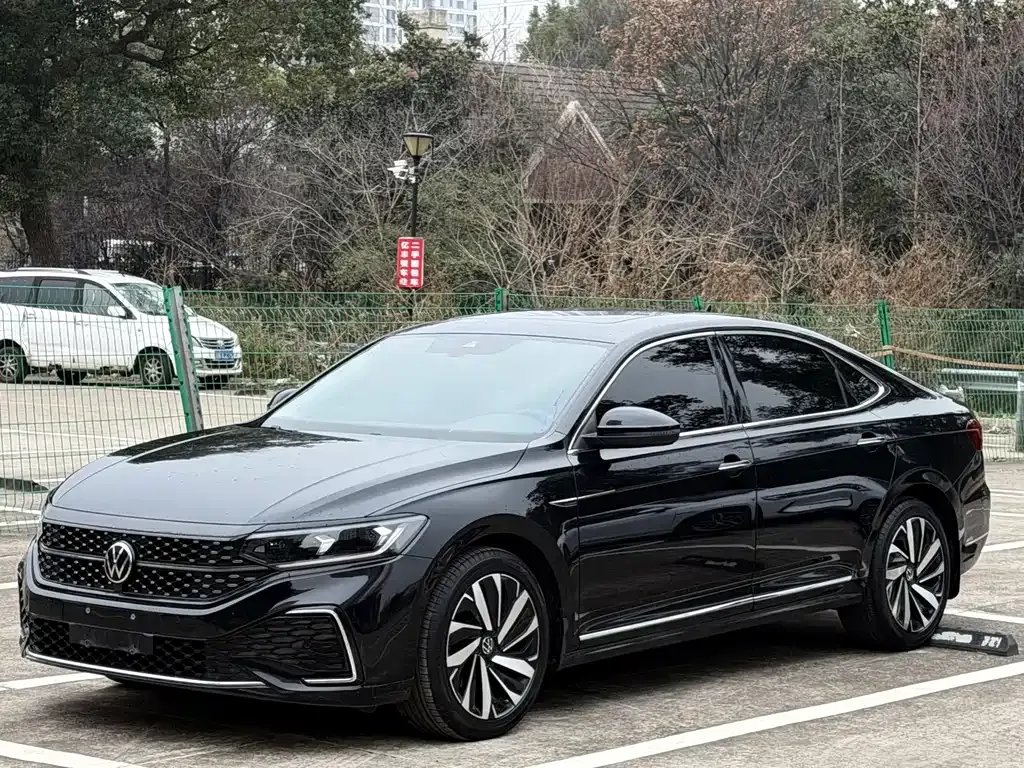 Volkswagen Passat — фото 1