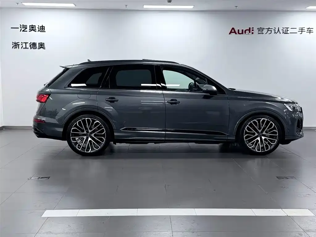 Audi SQ7 2024 из CN, фото 3