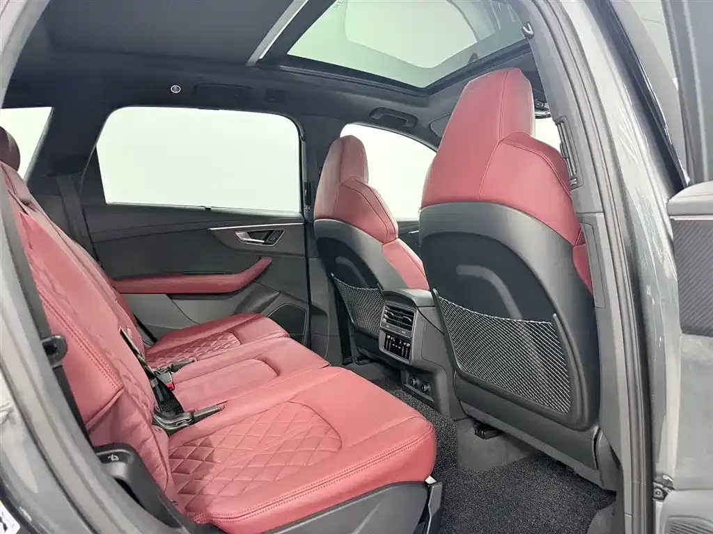 Audi SQ7 2024 из CN, фото 8