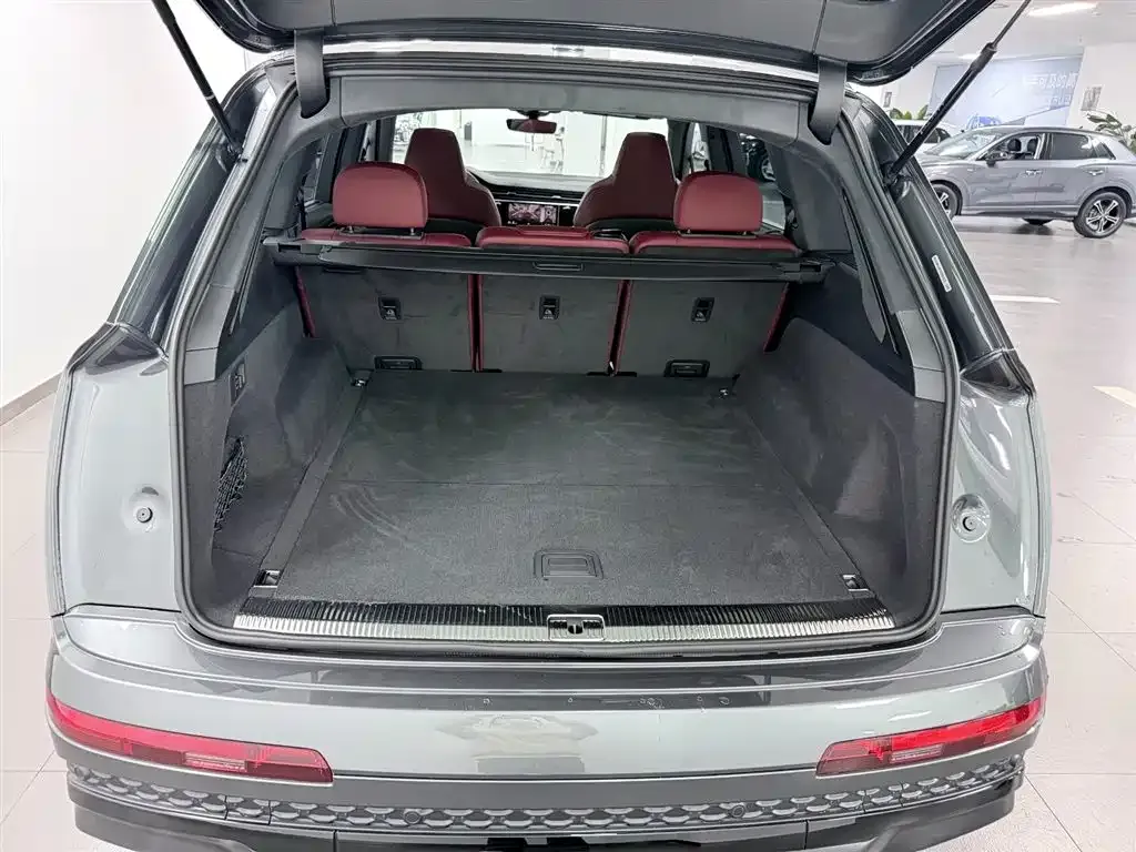 Audi SQ7 2024 из CN, фото 10