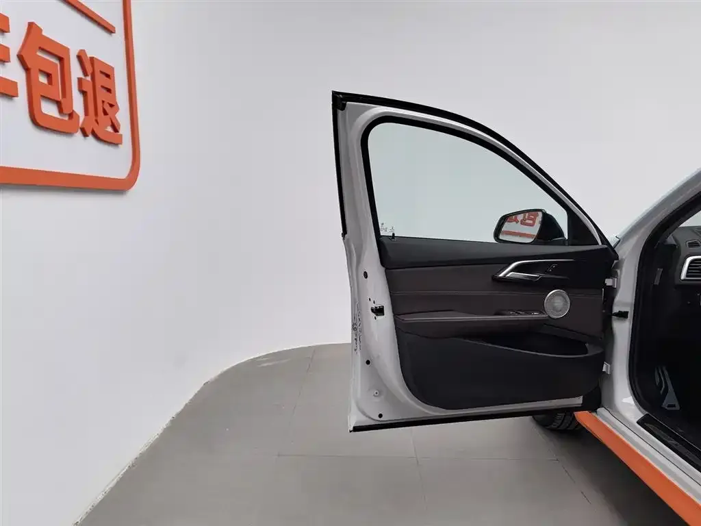 BMW 1 Series 2021 из CN, фото 8