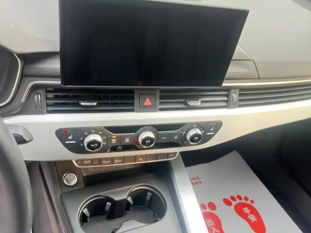 Audi A4L 2022 из CN, фото 3
