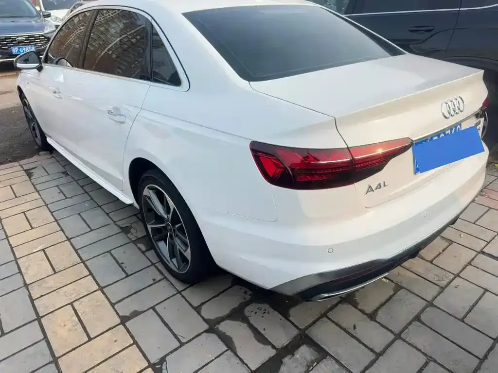 Audi A4L 2022 из CN, фото 10