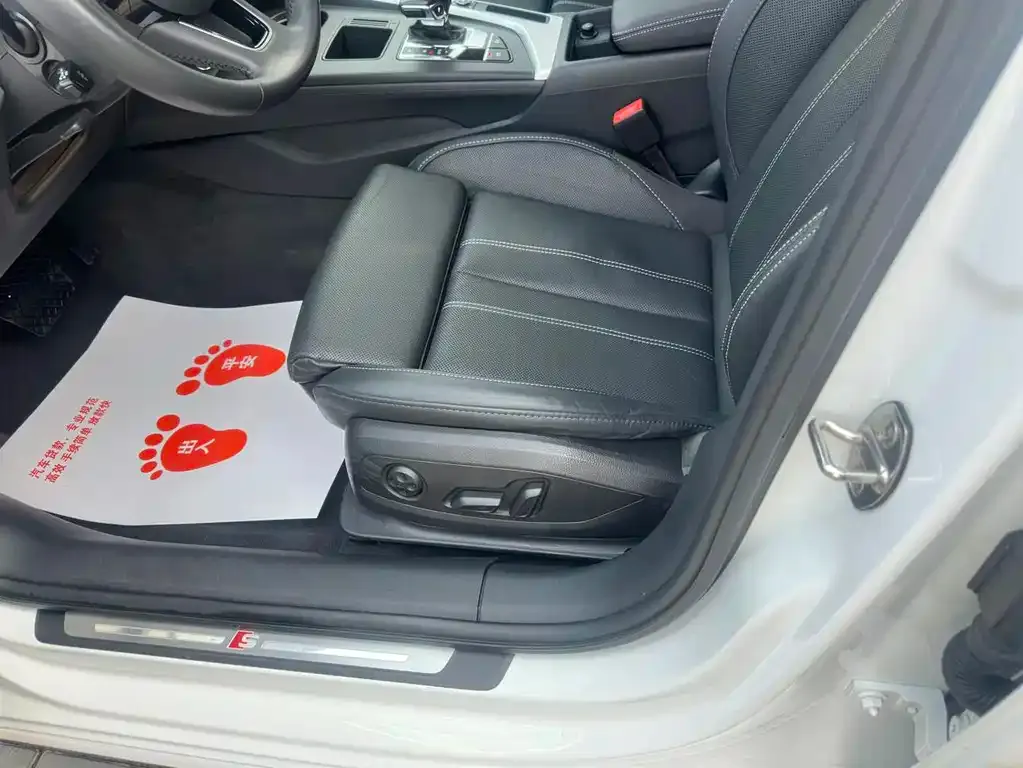 Audi A4L 2022 из CN, фото 9