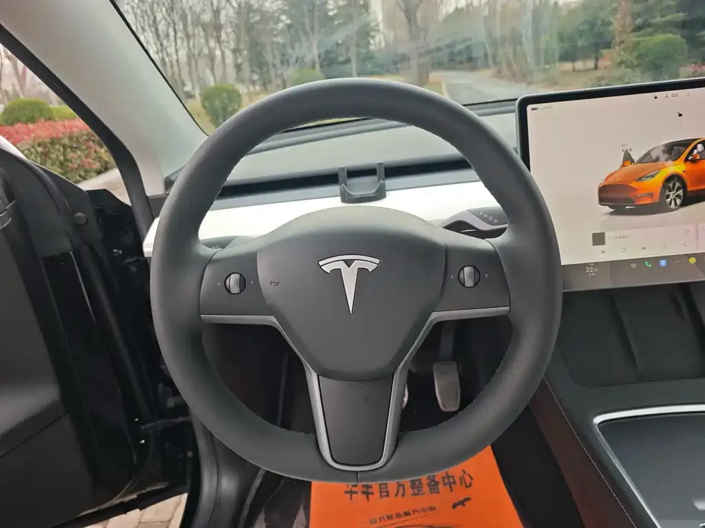 Tesla Model Y — фото 6