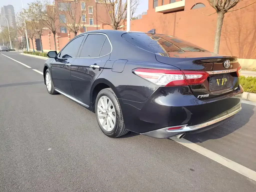 Toyota Camry — фото 8
