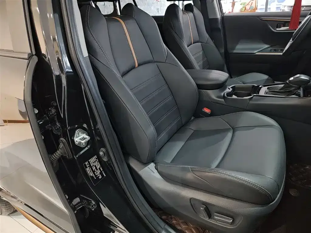 Toyota Wildlander 2024 из CN, фото 3