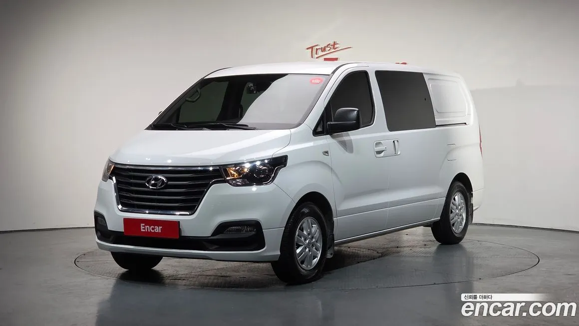 Hyundai Starex — фото 1