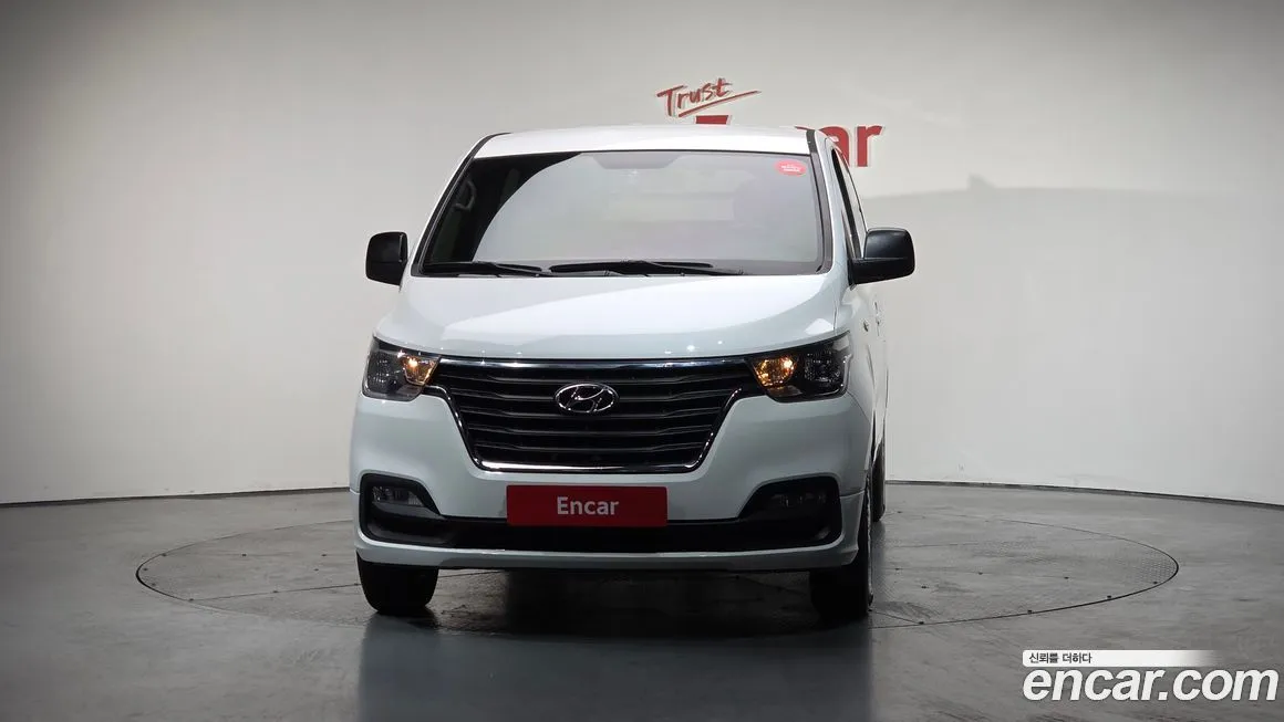 Hyundai Starex — фото 2