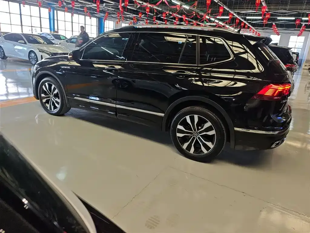 Volkswagen Tiguan L 2023 из CN, фото 2
