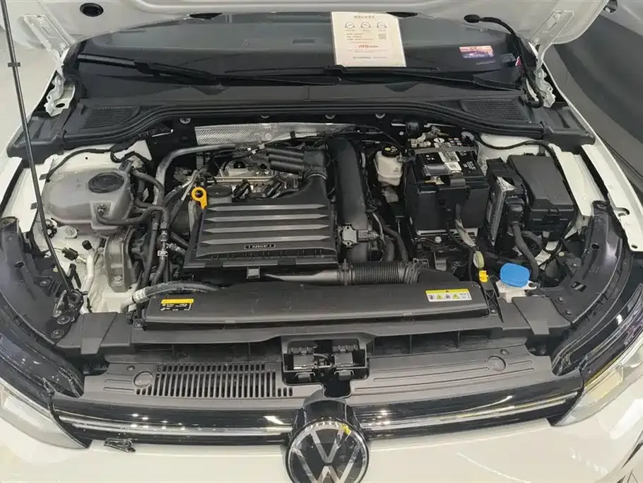 Volkswagen Golf 2023 из CN, фото 10