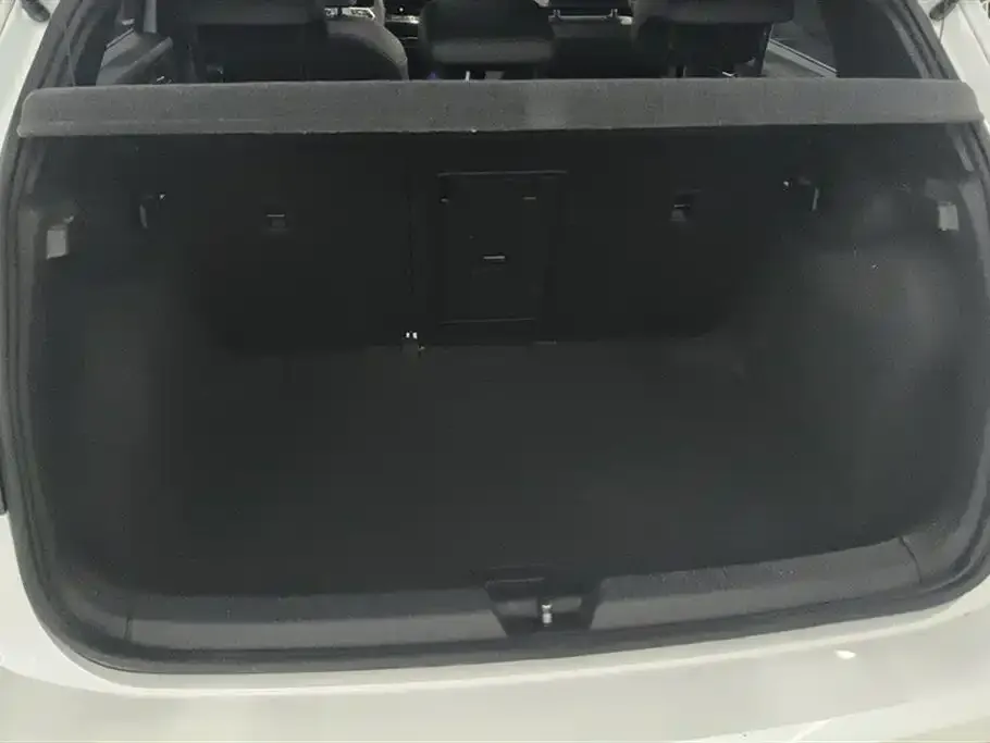 Volkswagen Golf 2023 из CN, фото 2