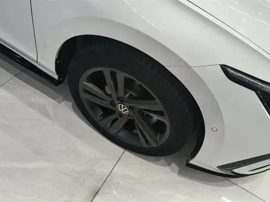 Volkswagen Golf 2023 из CN, фото 3