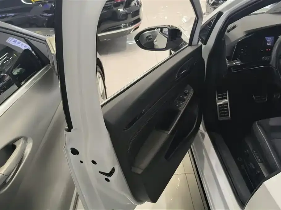 Volkswagen Golf 2023 из CN, фото 6