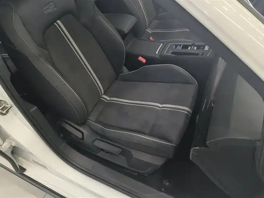 Volkswagen Golf 2023 из CN, фото 5