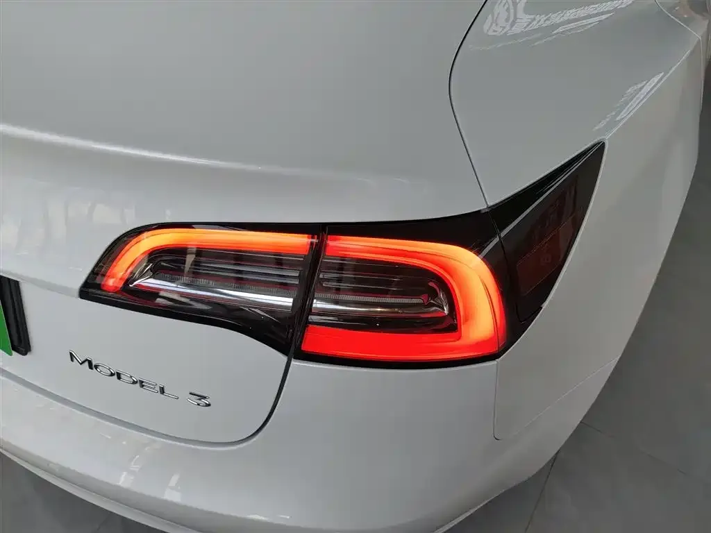 Tesla Model 3 — фото 2