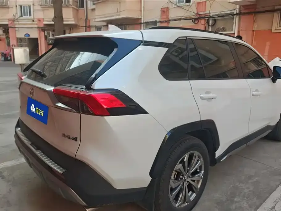 Toyota RAV4 — фото 2