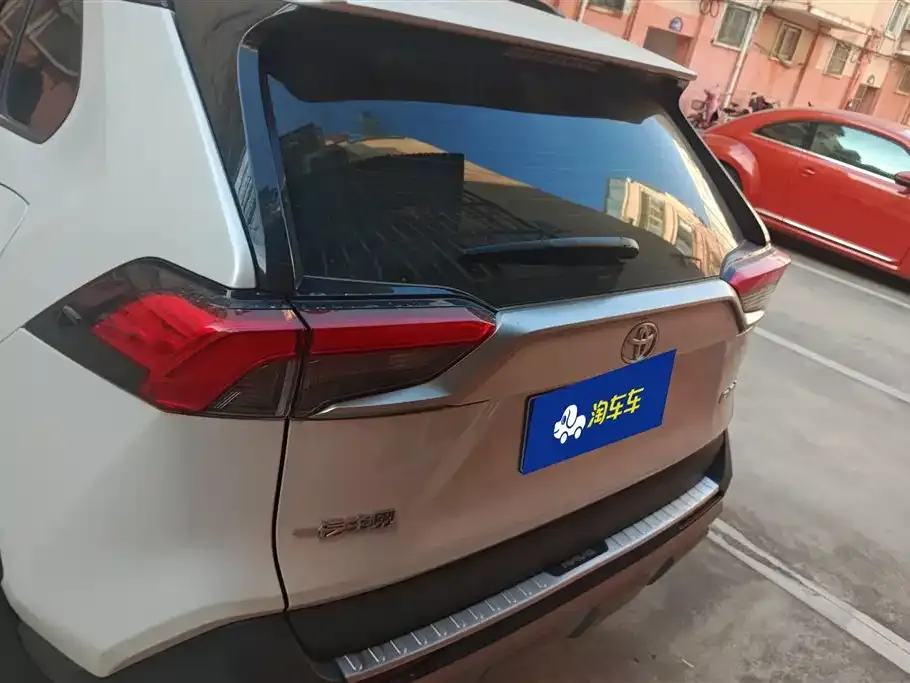 Toyota RAV4 — фото 10