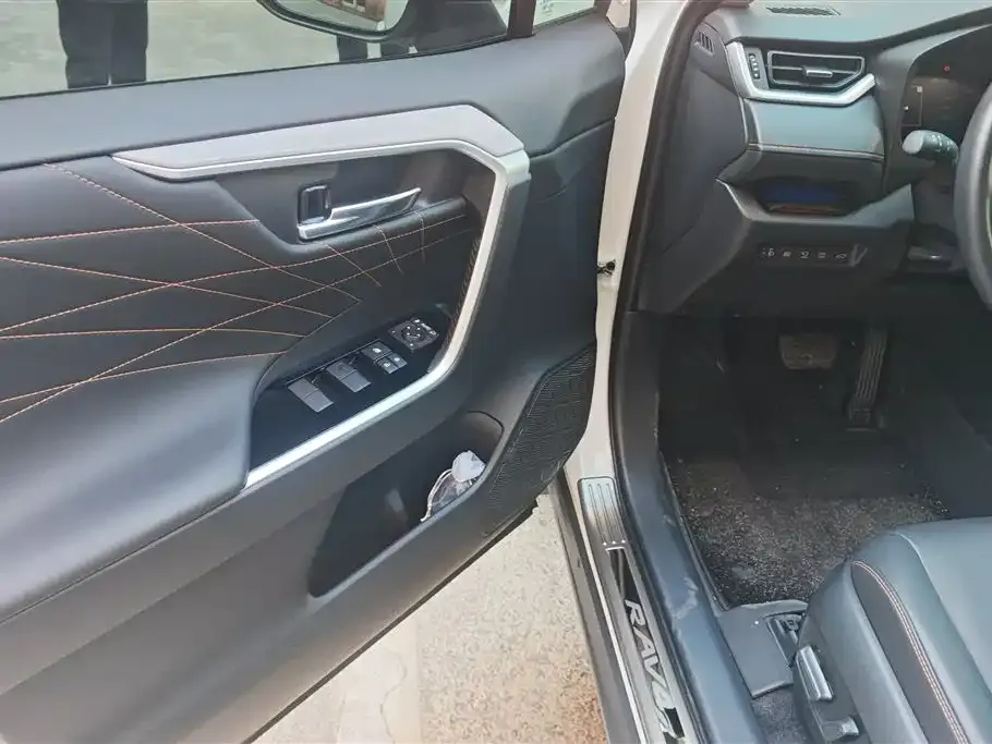Toyota RAV4 — фото 3