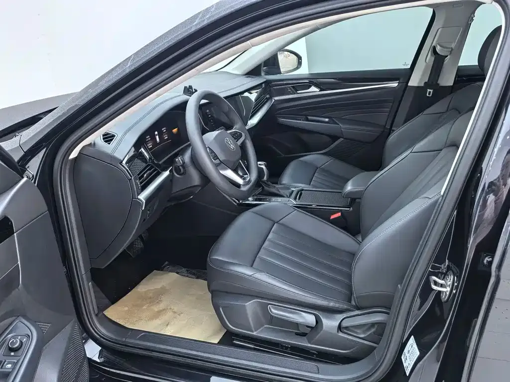 Volkswagen Passat 2023 из CN, фото 8