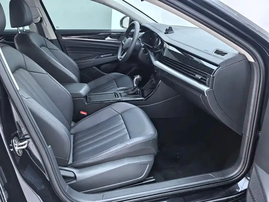 Volkswagen Passat 2023 из CN, фото 7