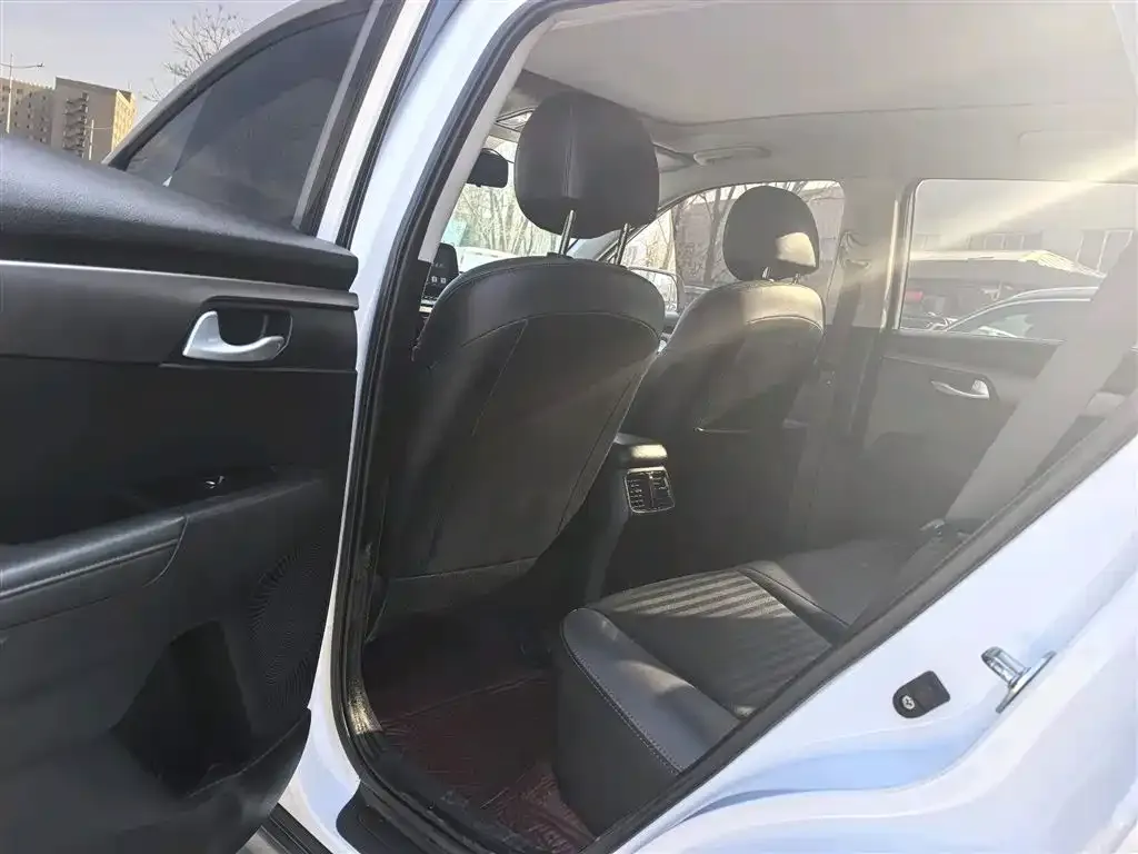 Kia Sportage — фото 8
