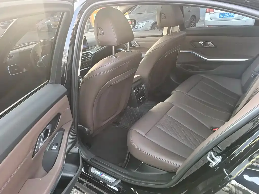 BMW 3 Series 2023 из CN, фото 4