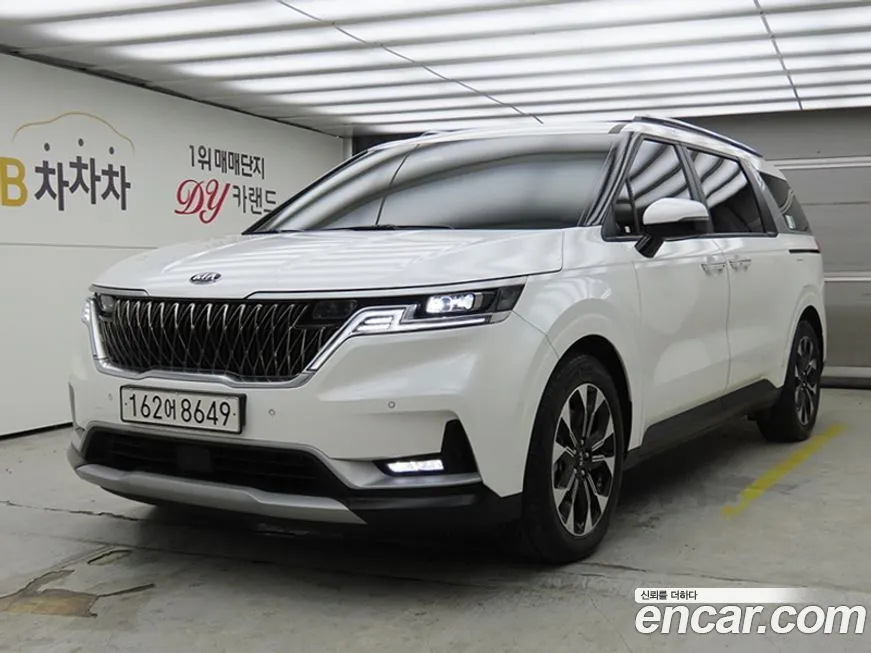 Kia Carnival — фото 1