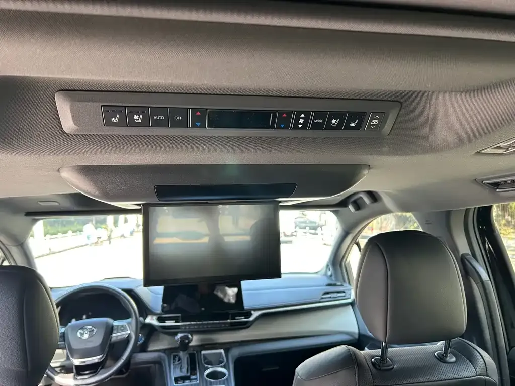 Toyota Granvia 2023 из CN, фото 3