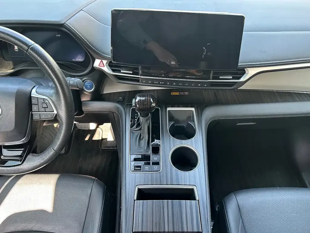 Toyota Granvia 2023 из CN, фото 6