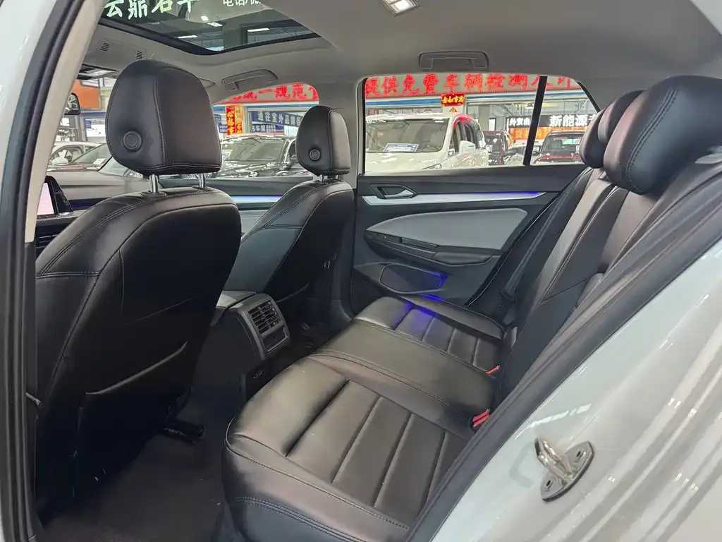Volkswagen Golf 2022 из CN, фото 10