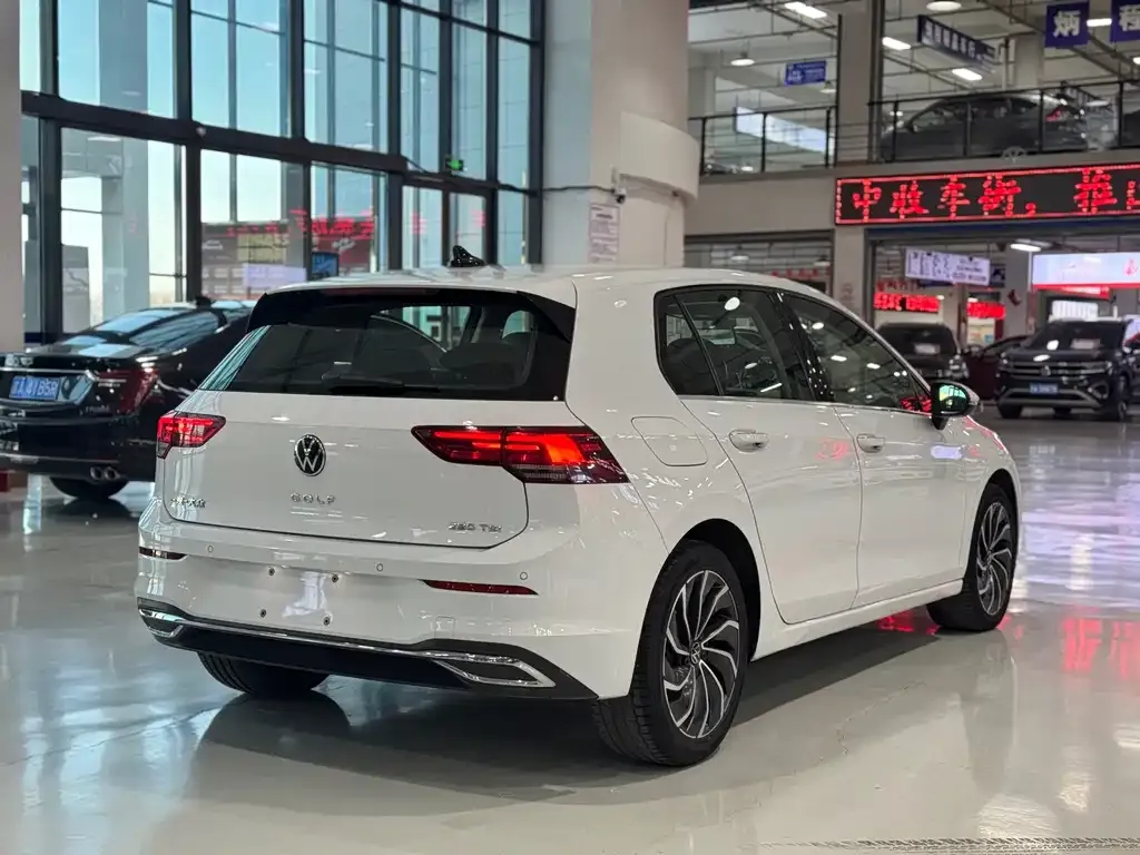 Volkswagen Golf 2022 из CN, фото 4
