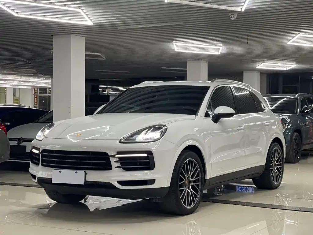Porsche Cayenne — фото 1