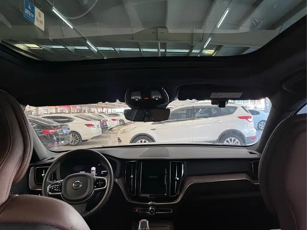 Volvo XC60 PHEV 2022 из CN, фото 2