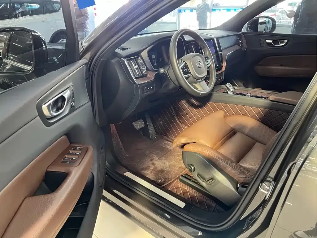 Volvo XC60 PHEV 2022 из CN, фото 4