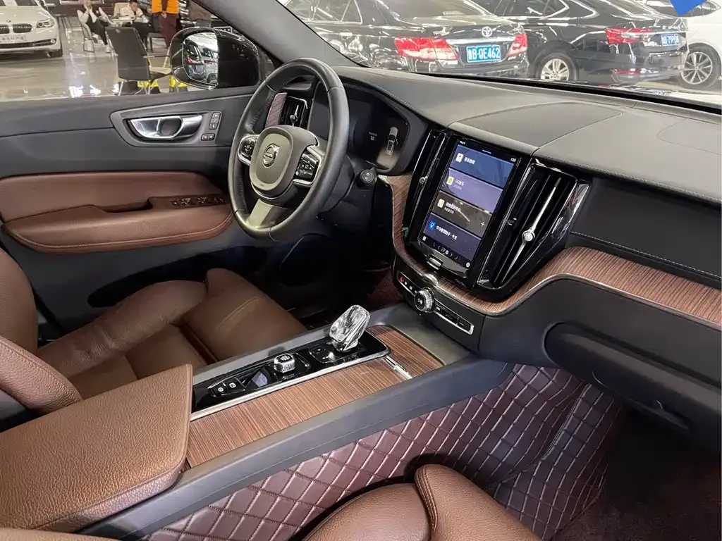 Volvo XC60 PHEV 2022 из CN, фото 5