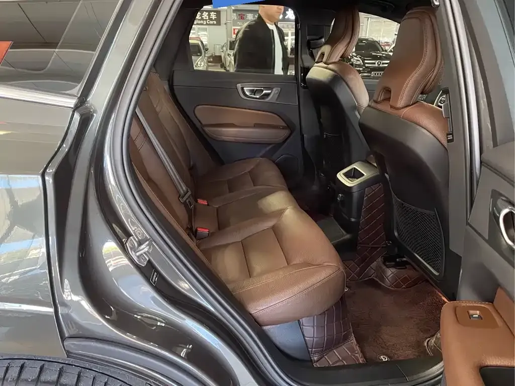 Volvo XC60 PHEV 2022 из CN, фото 8