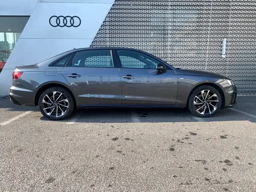 Audi A4L 2023 из CN, фото 9