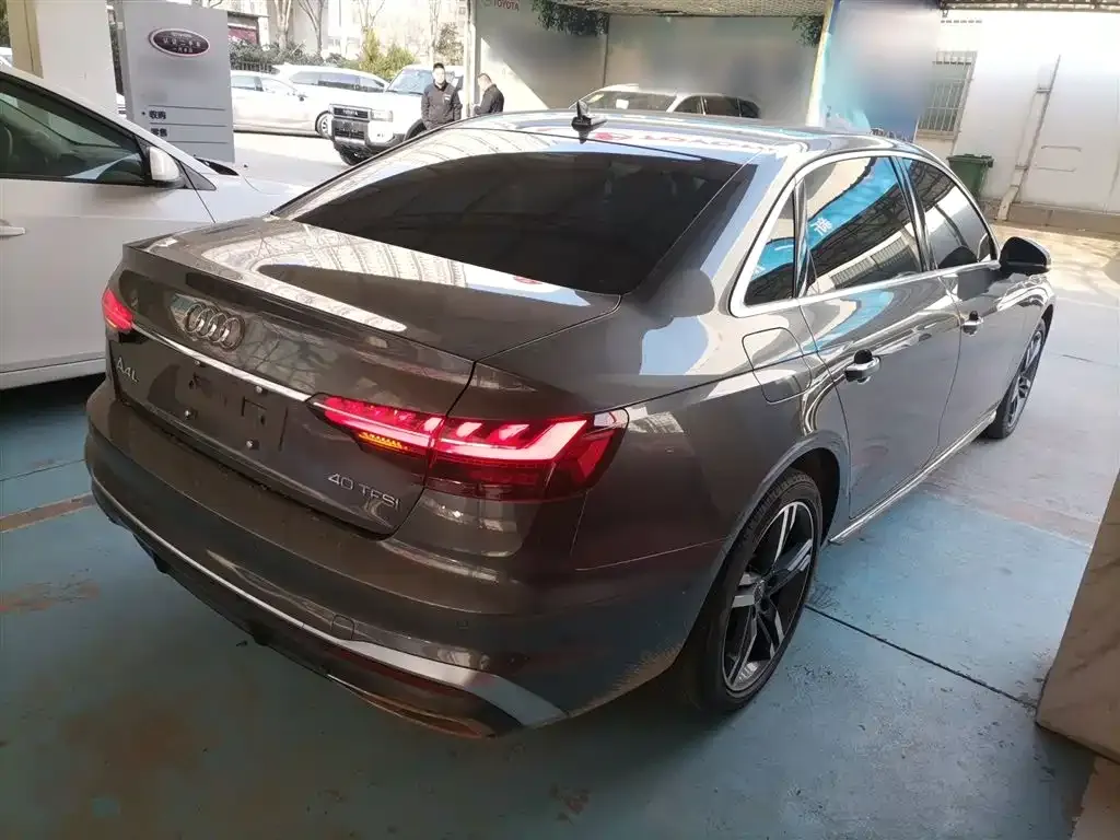 Audi A4L 2021 из CN, фото 6