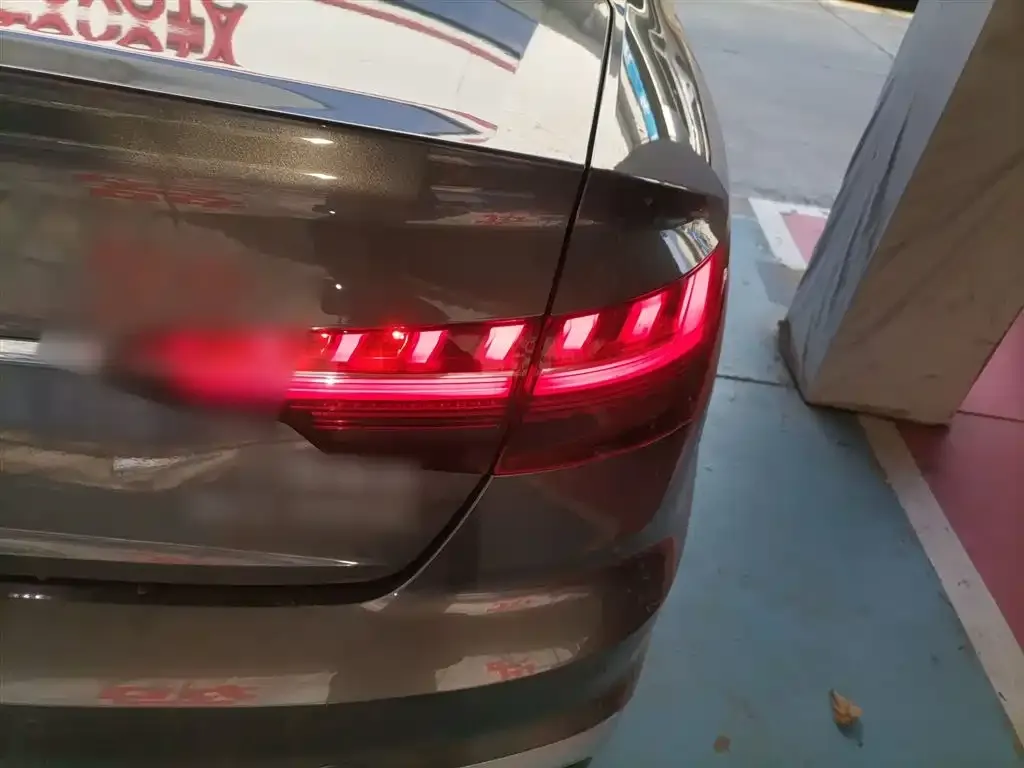 Audi A4L 2021 из CN, фото 5