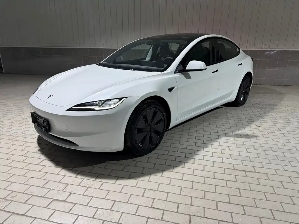 Tesla Model 3 — фото 1