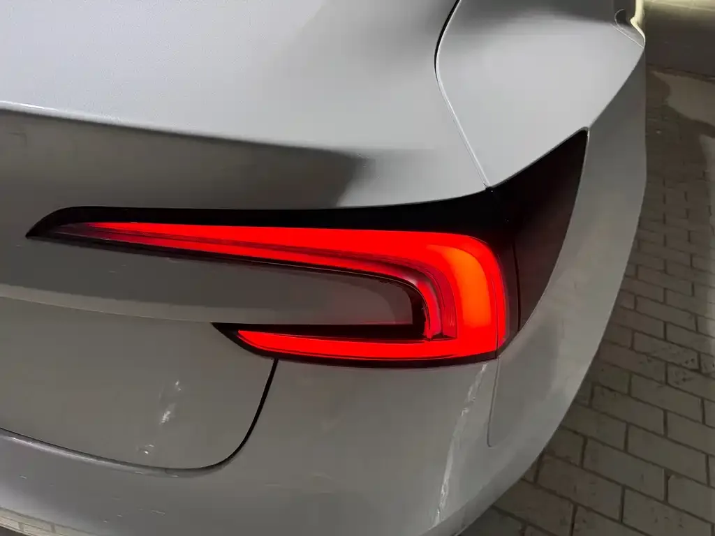 Tesla Model 3 — фото 3
