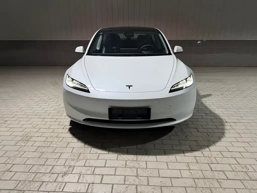 Tesla Model 3 — фото 7